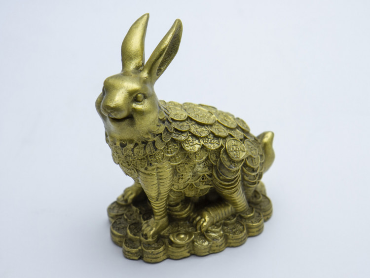 Фигурка Кролик с монетами, бронза, 12 см